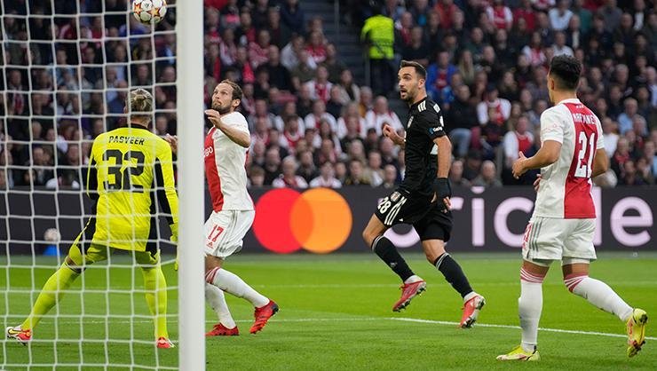 van-der-vaart-besiktasin-golunde-faul-yoktu-VjA247Yk.jpg van-der-vaart-besiktasin-golunde-faul-yoktu-VjA247Yk.jpg