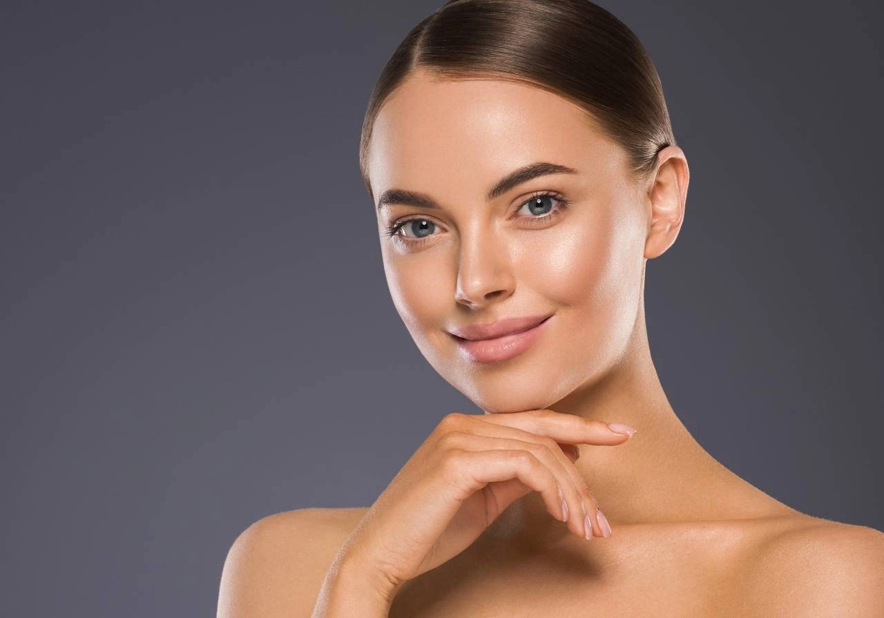 clean-skin-woman-cosmetic-portrait-J7FX3EN-1.jpg clean-skin-woman-cosmetic-portrait-J7FX3EN-1.jpg