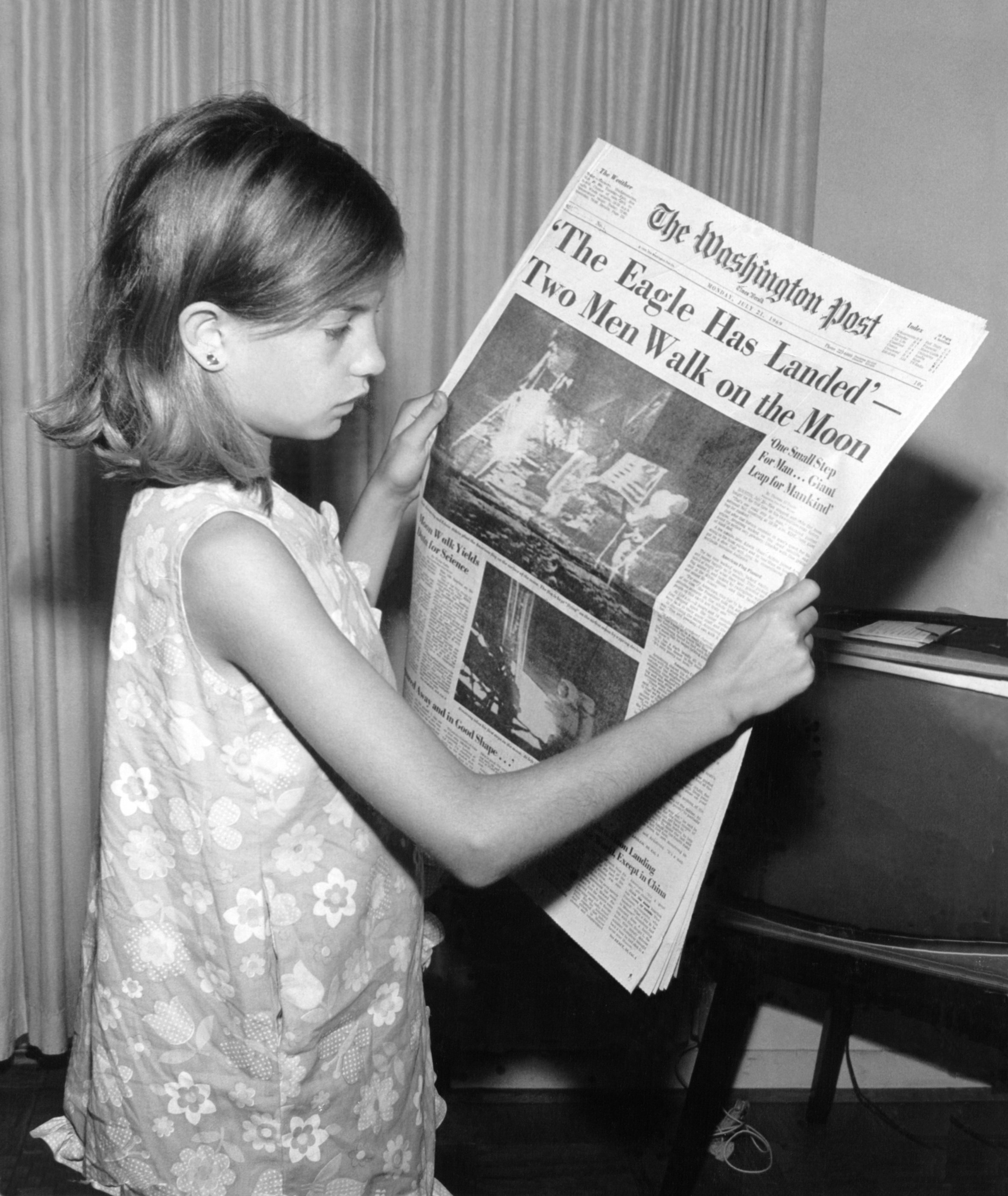 Land_on_the_Moon_7_21_1969-repair.jpg Land_on_the_Moon_7_21_1969-repair.jpg